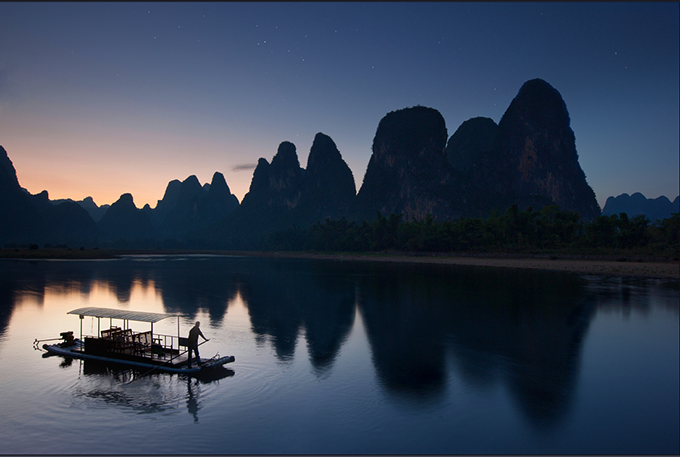 Tornando a casa sul fiume Li Cina